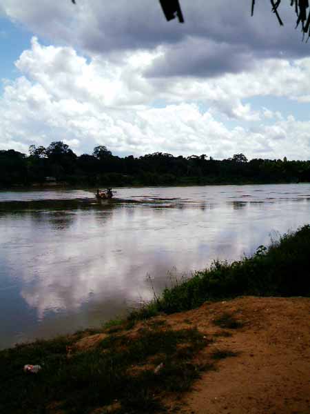 cruzando el río Beni