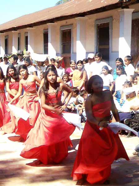 Estudiantes al rescate de la tradición