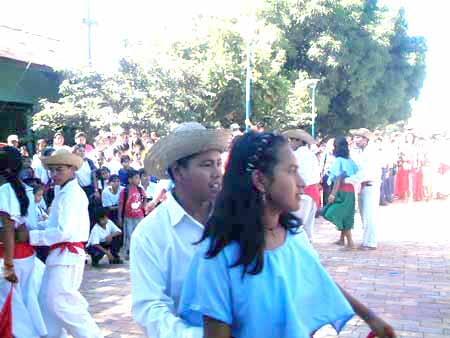 mucha gente en las calles de Riberalta