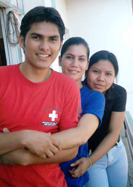 Fernando, Nela y Mara