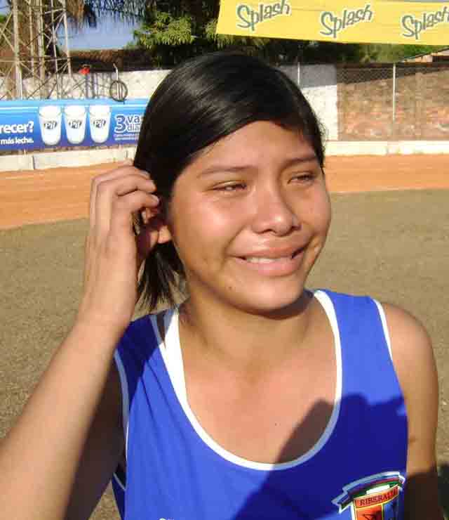 atleta riberalteña llora de emocion al ganar medalla de oro 2 640