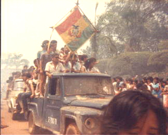 Caravana rumbo a La Paz