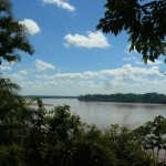 Al fondo, la unión de los grandes ríos Madre de Dios y Beni..